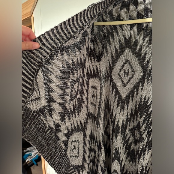 2b Bebe Cardigan Sweater - NWOT - Picture 5 of 5